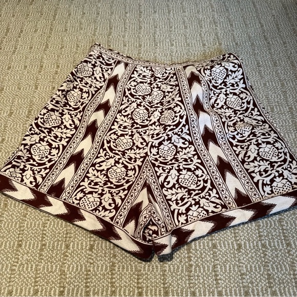Julia Amory Brown and White Patterned Kelly Shorts | S - Picture 5 of 7